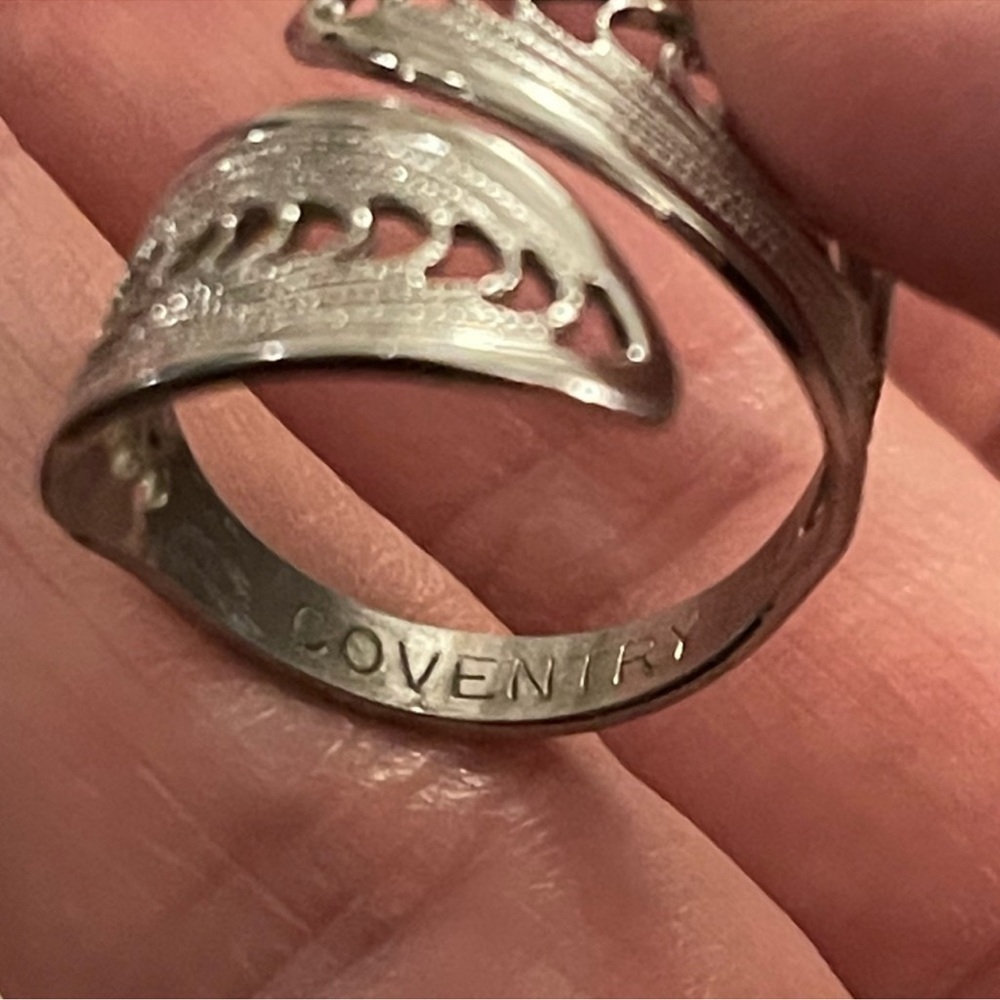 Sarah Coventry signed silver tone filigree size 8.0 ring - Picture 4 of 4